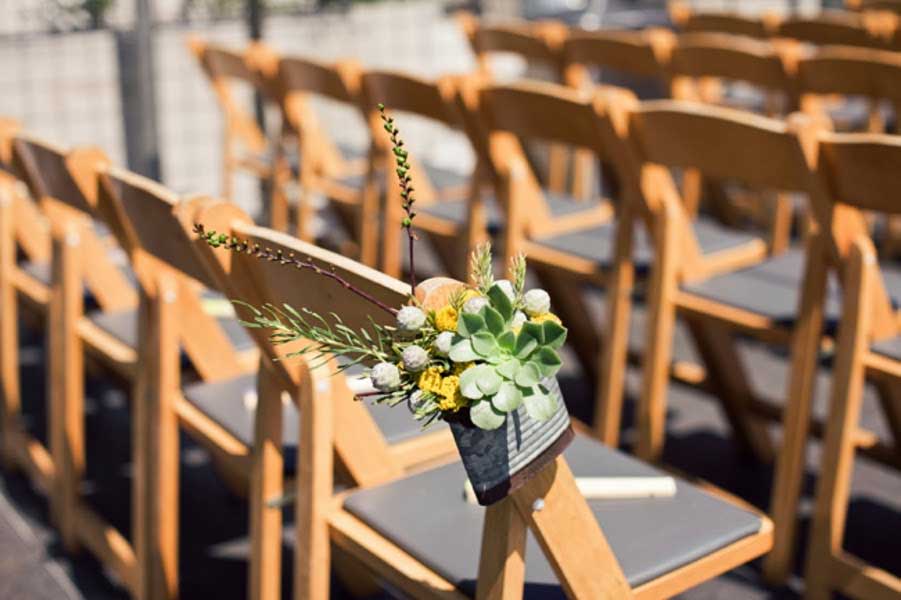 idee decor chaise reception ceremonie mariage avec plante grasse